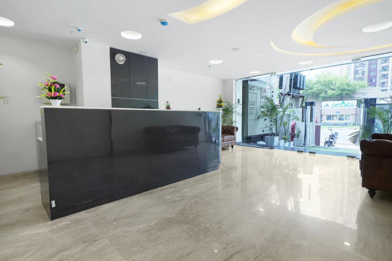 Octave Orchid Vista Hotel Gurgaon Exterior foto